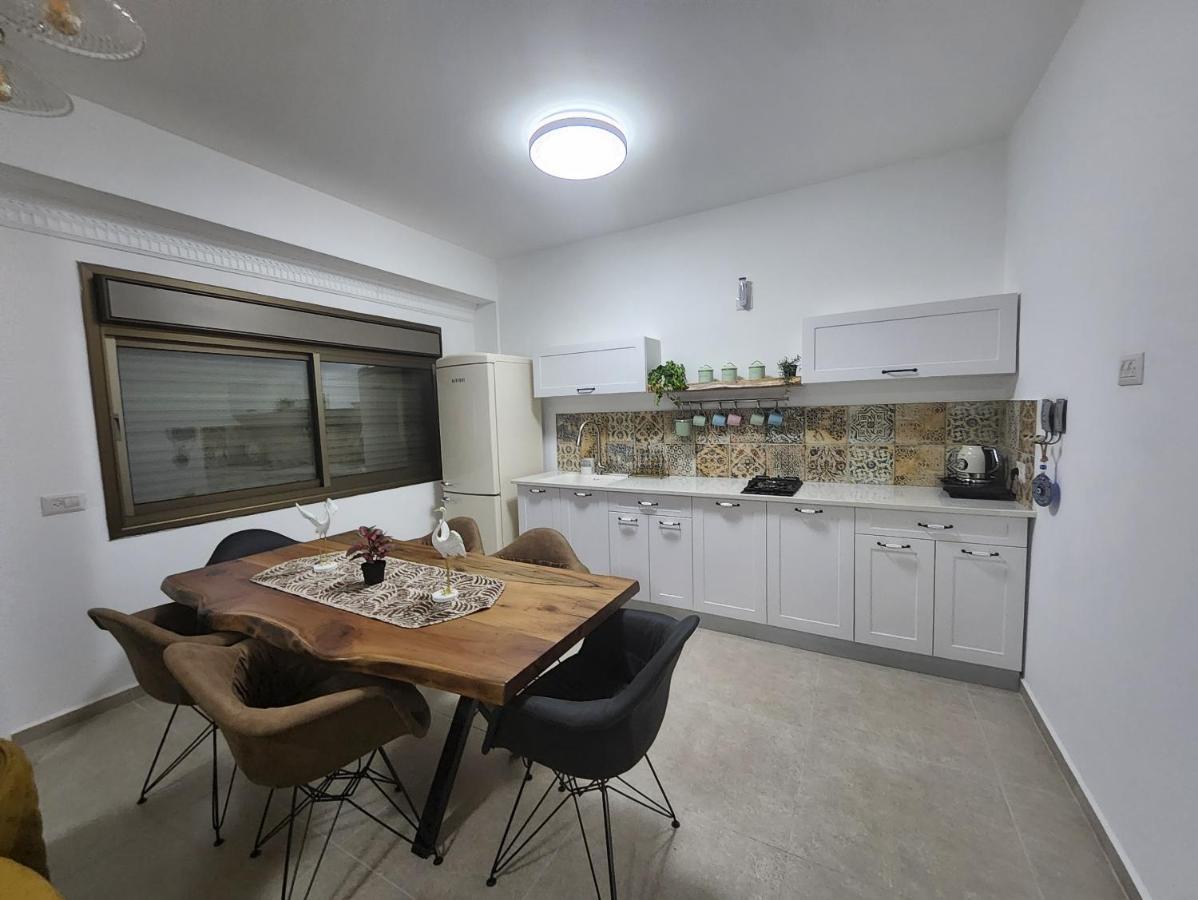 Garden Apartments. Mas'ada Luaran gambar